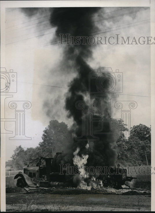 1937 Press Photo Des Plainesm Ill tar trauck fire injures 5 firemen