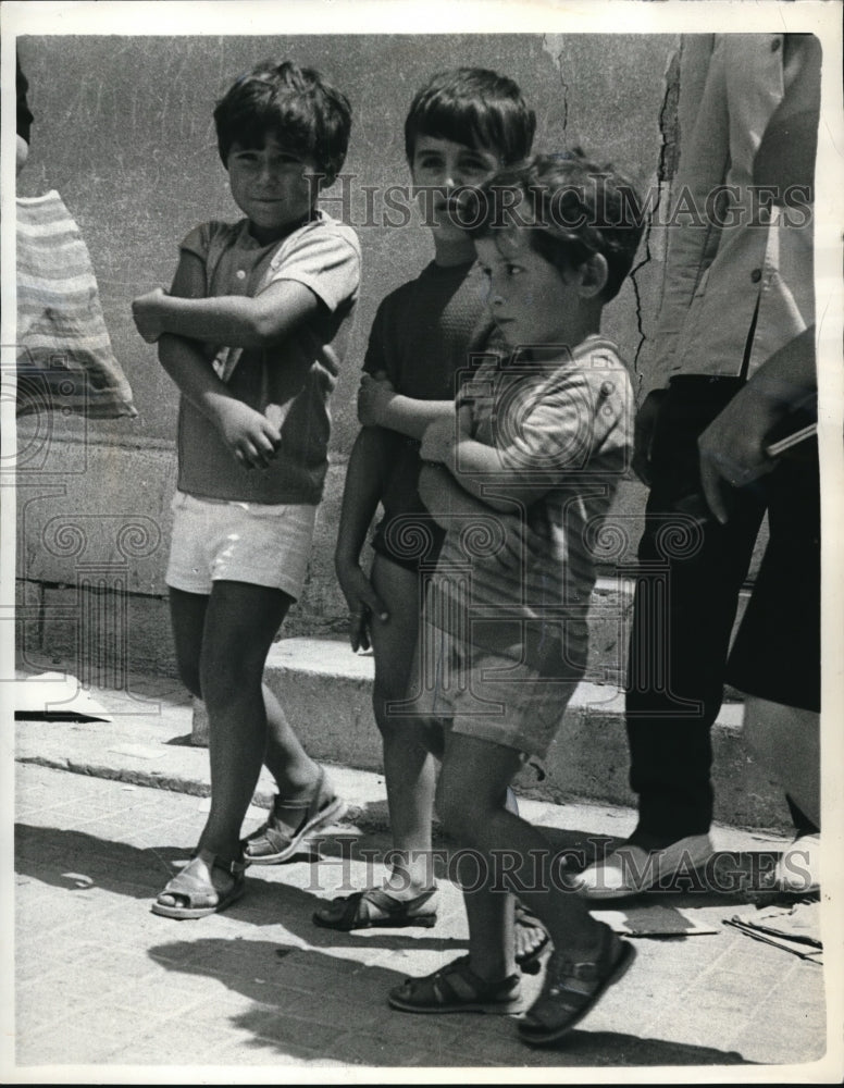 1971 Press Photo Alicante, Spain young boys get anti cholera vaccinations