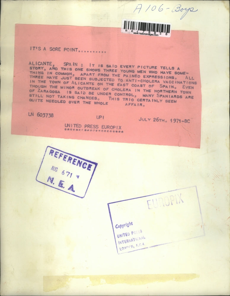 1971 Press Photo Alicante, Spain young boys get anti cholera vaccinations