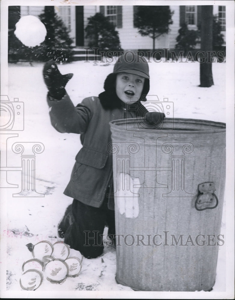 1956 Press Photo David Stobbart age 7 plays in snow in Cleveland