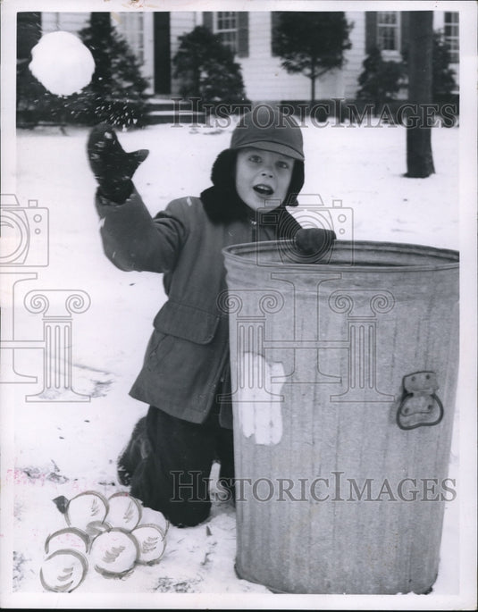1956 Press Photo David Stobbart age 7 plays in snow in Cleveland