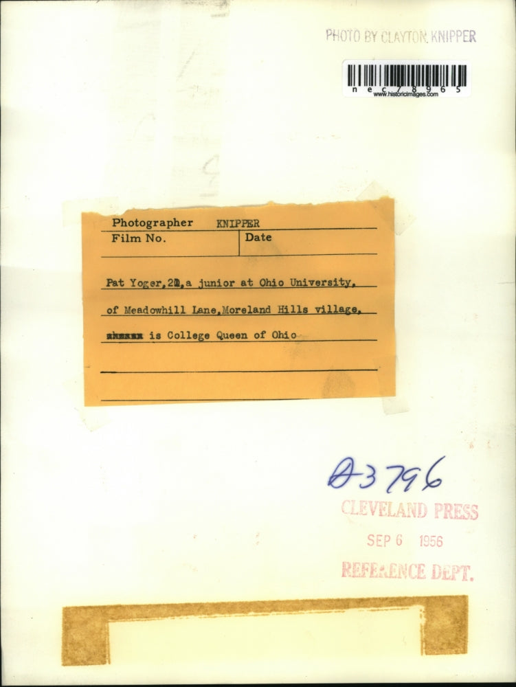 1956 Press Photo Pat Yoger jr at Ohio Univ named College Queen