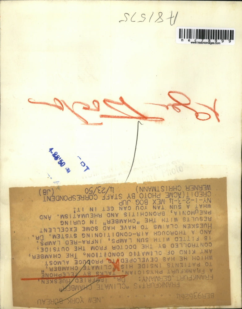 19550 Press Photo Frankfurt Germany Dr Irmfried Huesken talks to patients