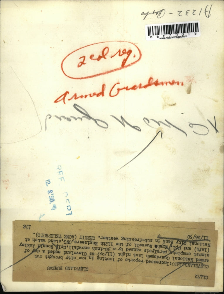 1950 Press Photo Cleveland, Ohio Natl Guard Cpl R Ackley, F Russell at City Bank