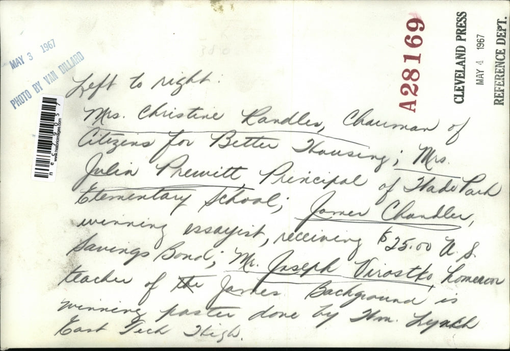 1967 Press Photo James Chandler Receives $25 Savings Bond