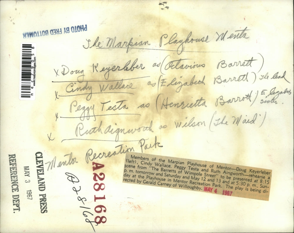 1967 Press Photo Members Of The Marpian Playhouse Of Mentor Rehearse Scene