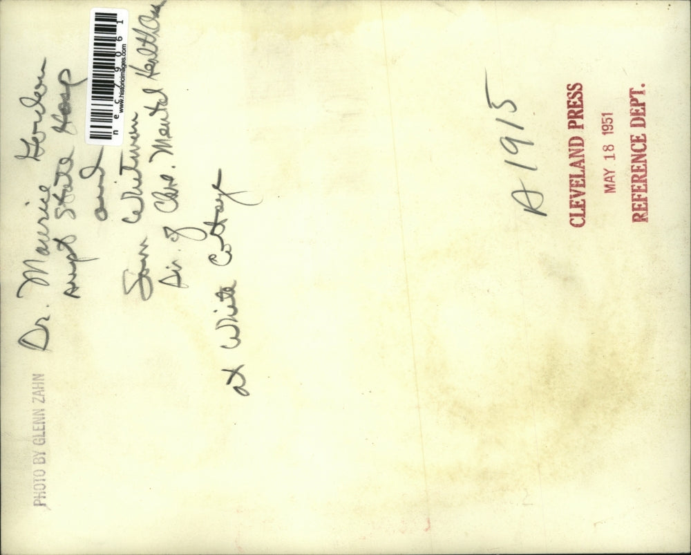 1951 Press Photo Dr Maurice Gordon & Sam Whitman at White Cottage hospital