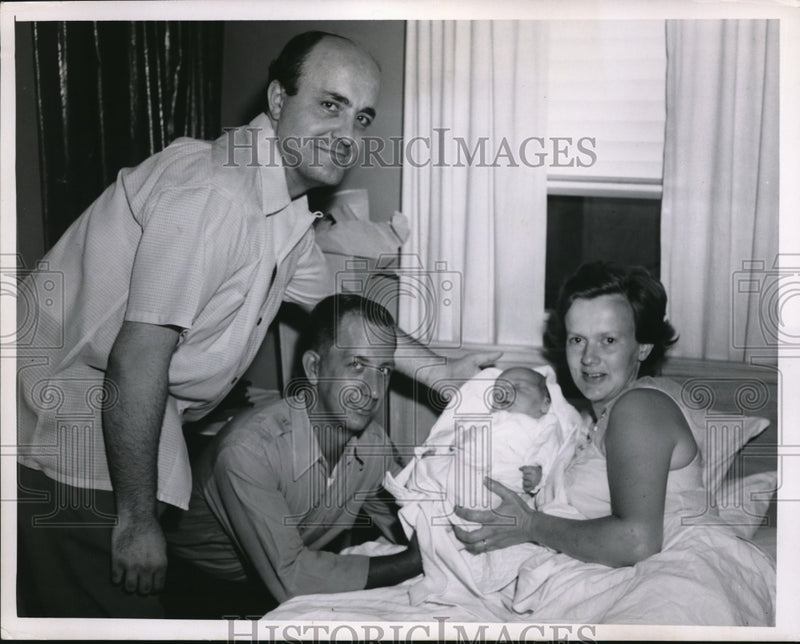 Load image into Gallery viewer, 1955 Press Photo Mr &amp; Mrs Andrew Vanta &amp; baby &amp; fireman Nelson Hennings

