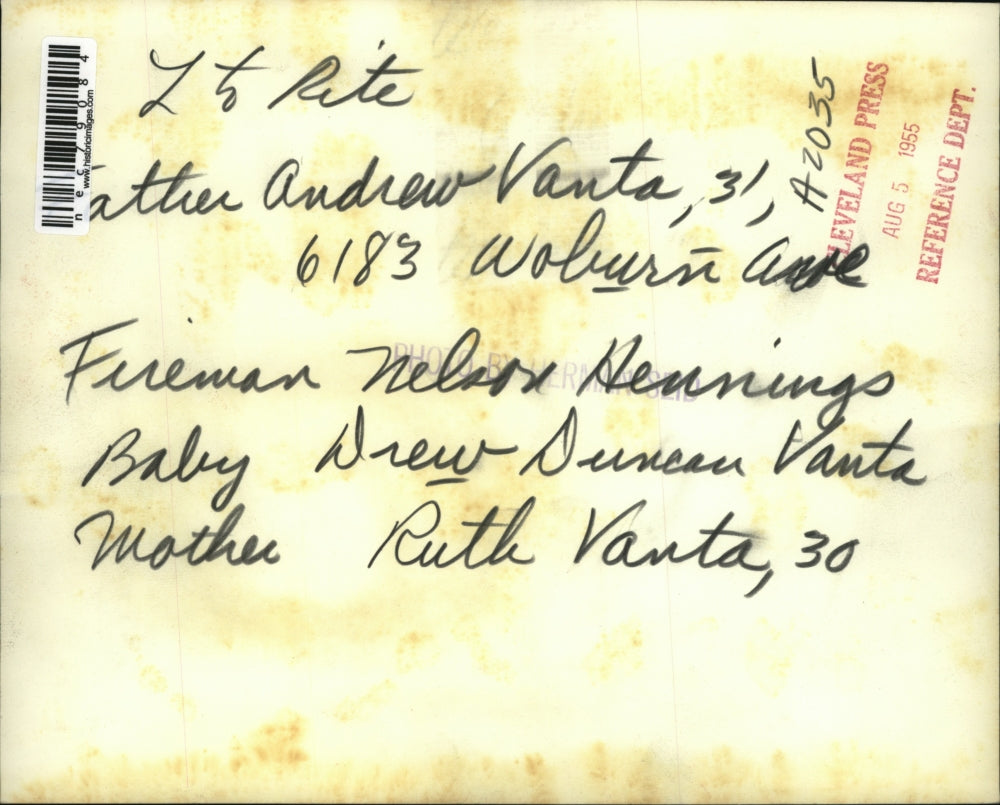 1955 Press Photo Mr & Mrs Andrew Vanta & baby & fireman Nelson Hennings