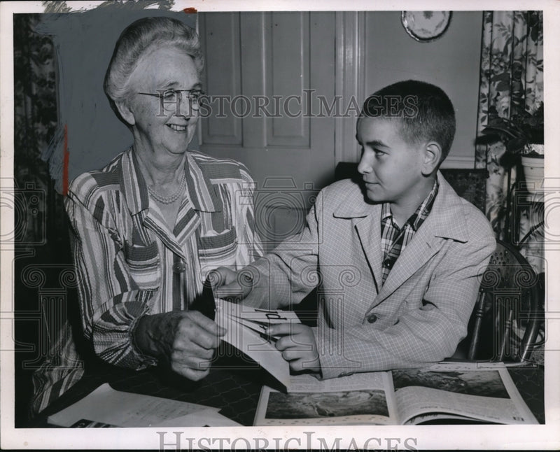 Load image into Gallery viewer, 1955 Press Photo Winifred Stroud &amp; Charles Boydeny at tutor session
