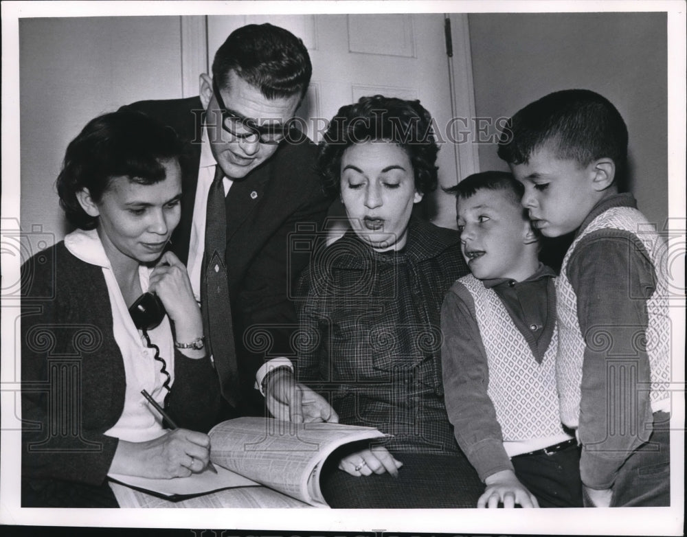 1952 Press Photo Mrs. thomas Soenario, Emilio Rioz, wife Estalla, Emdio, Armando