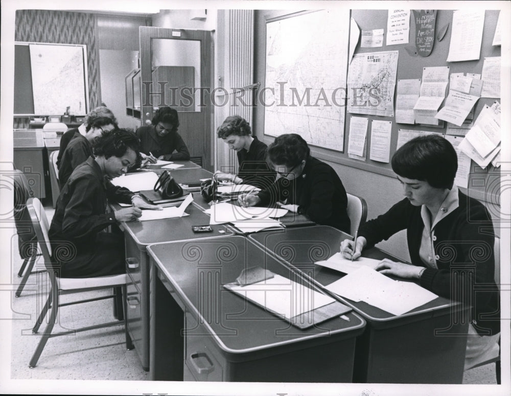 1953 Press Photo J. Glenn Smith Health Center Frances Batten Study