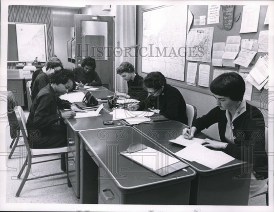 1953 Press Photo J. Glenn Smith Health Center Frances Batten Study