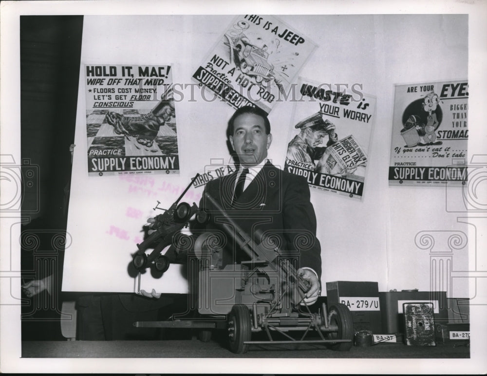 1952 Press Photo DC Asst Army Sec Karl R Bendesten with anti aircraft gun
