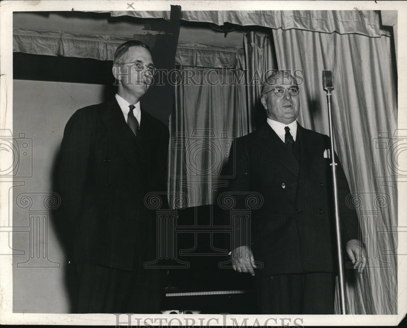 Load image into Gallery viewer, 1939 Press Photo Robert Mooney &amp; Fred Ramsey of Cleveland Elks Org.
