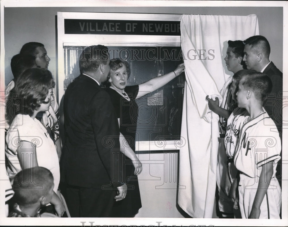 1962 Press Photo Mrs Molly Sommerfeld, Councilman Rbt Novak Heat Treeat Co
