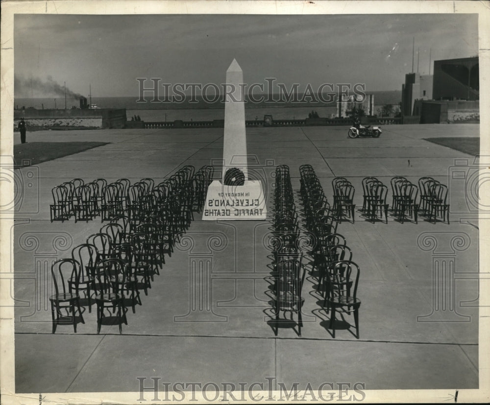 1941 Press Photo Cleveland Ohio display symbolizing traffic deaths