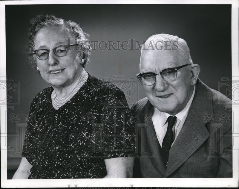 Load image into Gallery viewer, 1962 Press Photo Mr &amp; Mrs Charles Coates celebrate Golden anniversary
