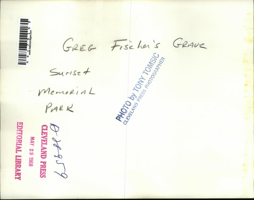 1968 Press Photo Greg Fishers grave at Sunset Memorial Park in Cleveland