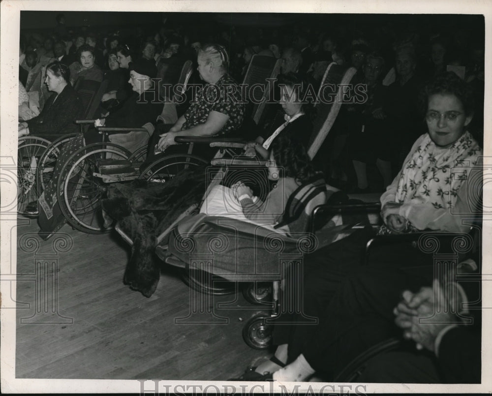 1947 Press Photo Jr. Chamben Comm Party Public Hill