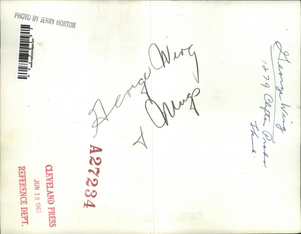 1966 Press Photo George Wing and his dog Mugs - nec79193