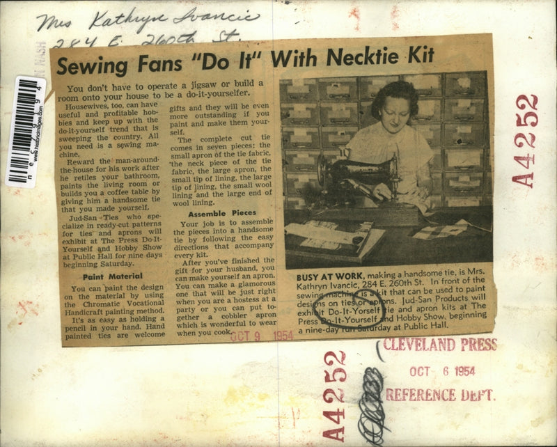Load image into Gallery viewer, 1954 Press Photo Mrs Kathryn Ivancic at Do It Yourself Hobby show sewing
