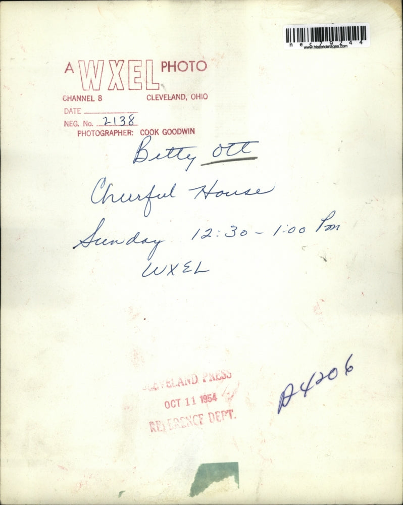 1954 Press Photo Betty Ott Cheerful House-a local quiz show on the radio