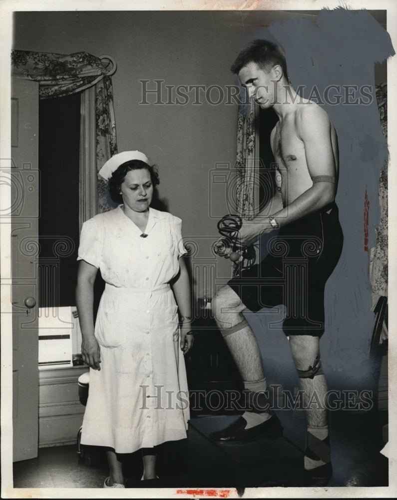 1954 Press Photo ECG test by nurse Alberta Stack for Wm Evans patient