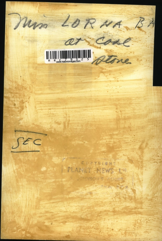 Press Photo Miss Lorna Ball at a coal stove at her home