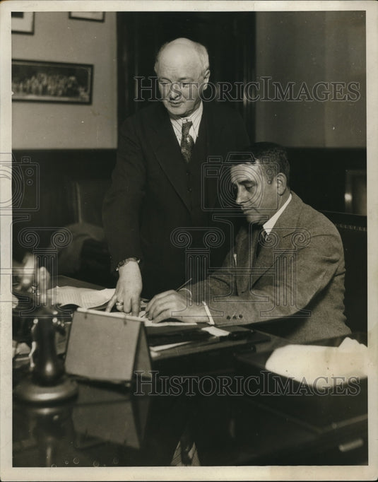 1930 Press Photo Fred J Denzler, dep federal clerk & Wm B Woods- Historic Images
