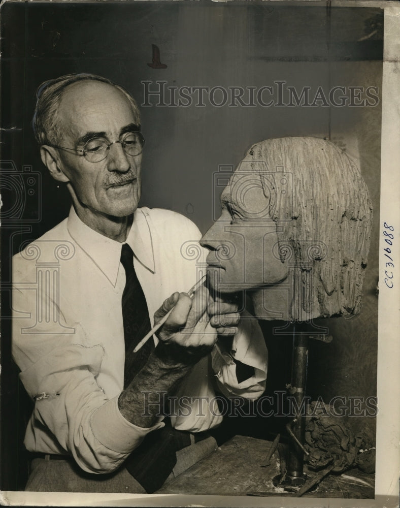 1935 Press Photo Dr JD Figgins of Colo Museum of Natural History