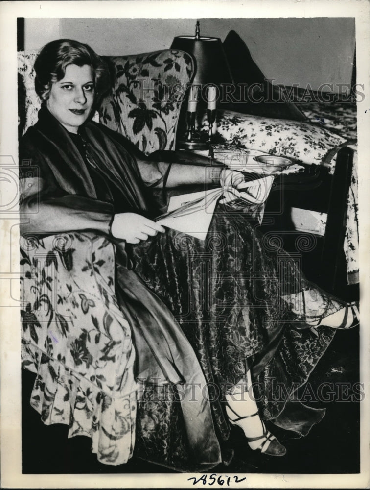 1934 Press Photo Hazel Weidhaus of Torrington, Conn suing J Whitehead