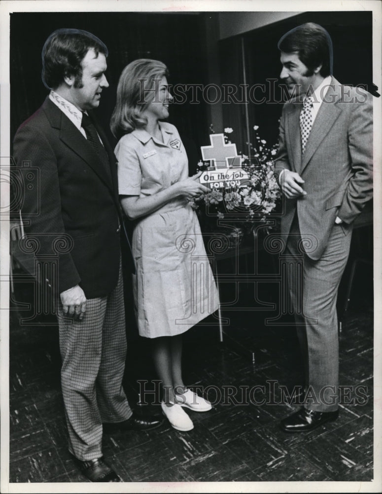 1973 Press Photo John Hambrick of Wews-TV with Carl Reese and Mrs. Edward Price- Historic Images