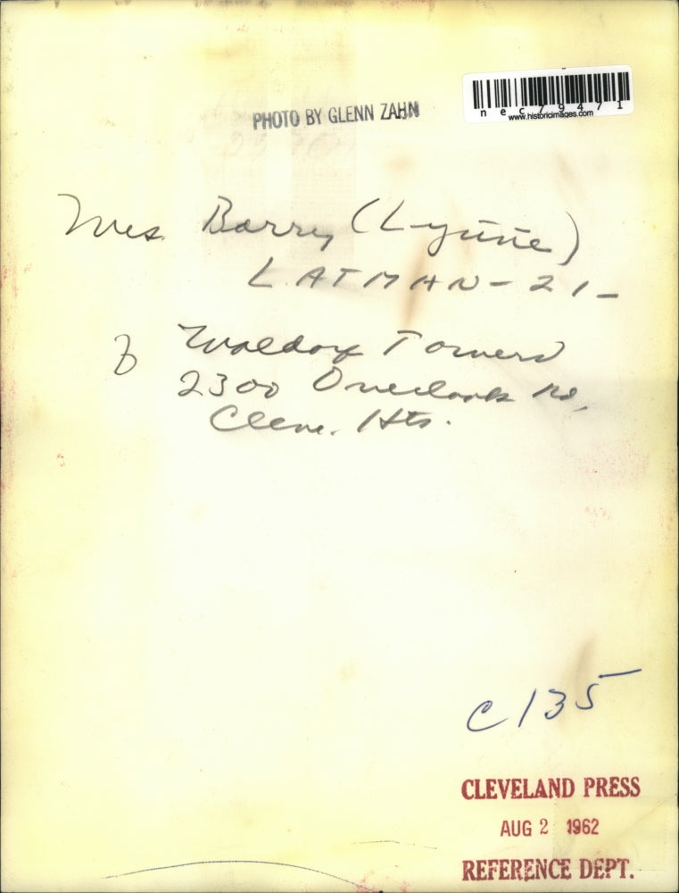 1962 Press Photo Mrs. Barry Latman at Waldorf Towers in Cleveland Heights