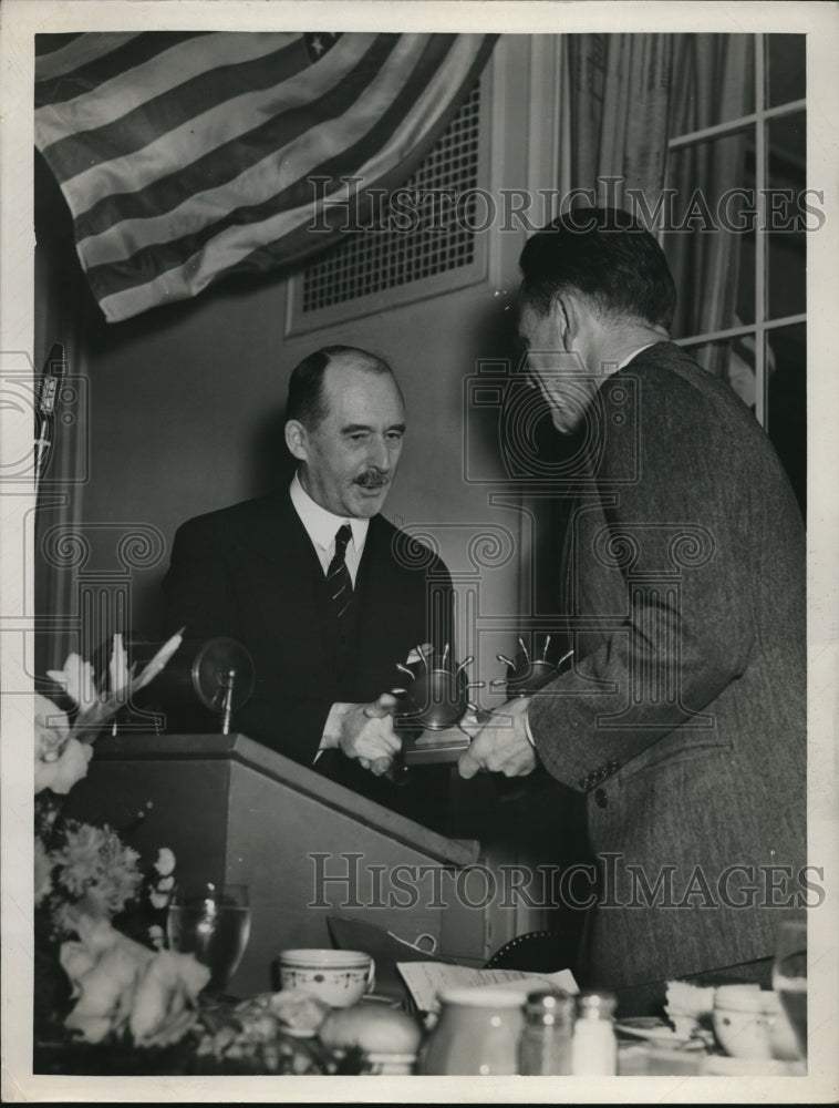 Load image into Gallery viewer, 1939 Press Photo Col. Leonard Ayres and FC Crawford
