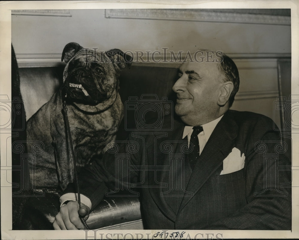 1941 Press Photo Mr. Stanley Hepburn with dog Jazebel