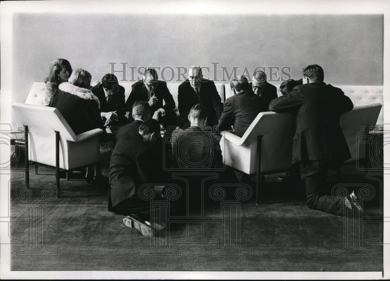 Load image into Gallery viewer, 1967 Press Photo Newsmen surround Lord Caradon
