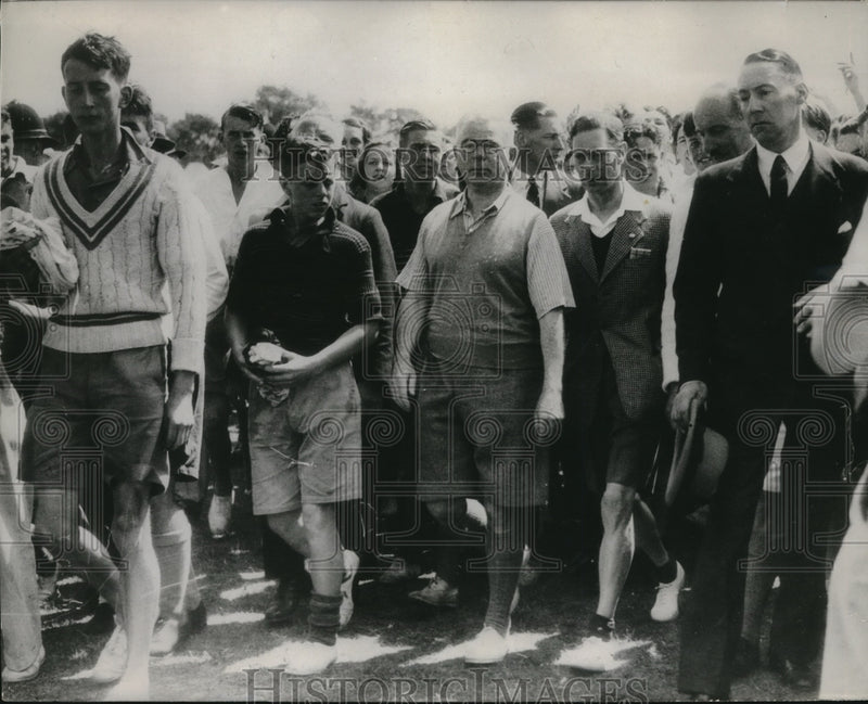 Load image into Gallery viewer, 1938 Press Photo King being escorted by some of the boys from Camp Southwould
