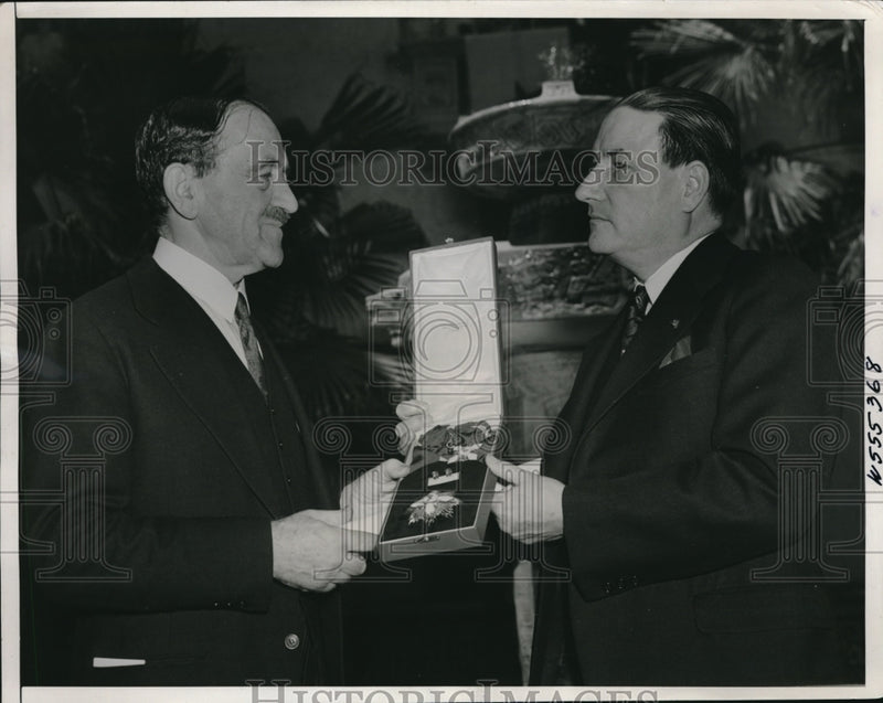 Load image into Gallery viewer, 1940 Press Photo Dr. Leo S. Rowe of Pan American Union received Grand Cross.
