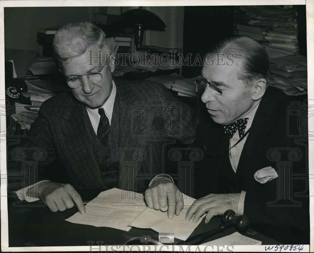 1941 Press Photo Admiral Harold Stark of Naval Operation and Chairman Sol Bloom.- Historic Images