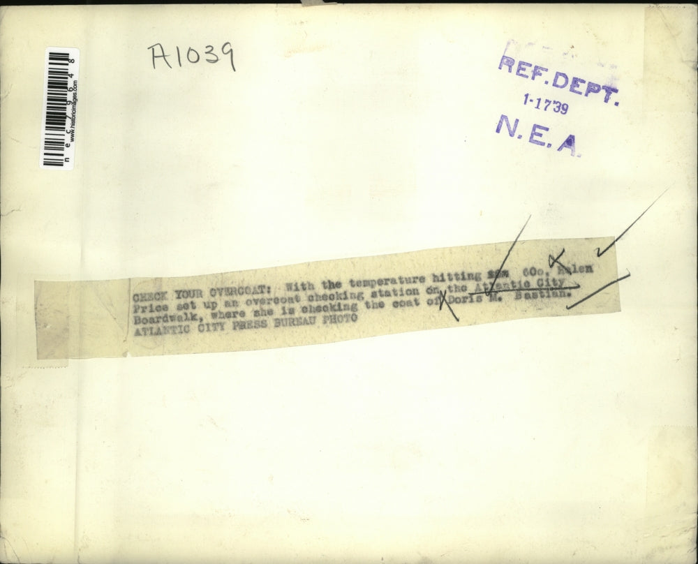 1939 Press Photo Elen Price at Atlantic Overcoat Checking Station.