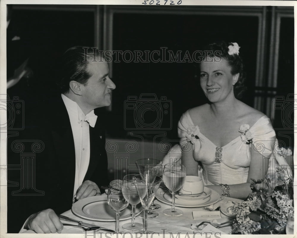 1939 Press Photo Maurice Garreu-Dombable & Madame Gevaert at Restaurant Francis