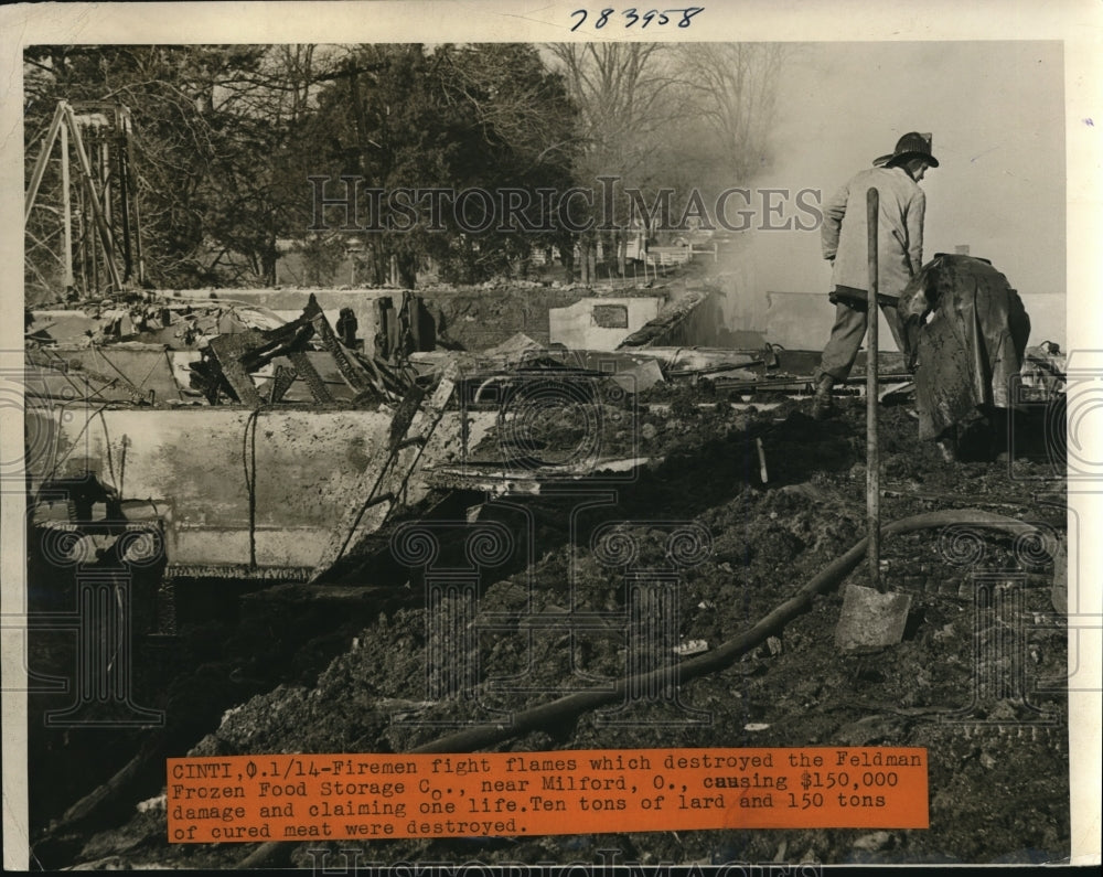 1946 Press Photo Fireman fight fire at Feldman Frozen Food Storage Company