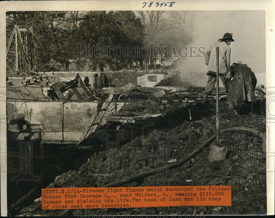 1946 Press Photo Fireman fight fire at Feldman Frozen Food Storage Company