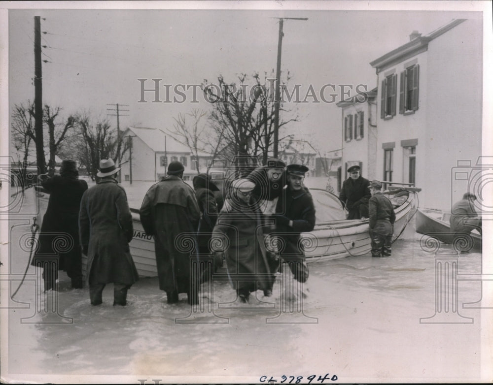 1937 Press Photo Rescued from flood swept home in Lawrenceburg- Historic Images