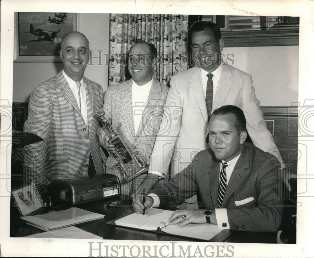 1958 Press Photo Happy after winning