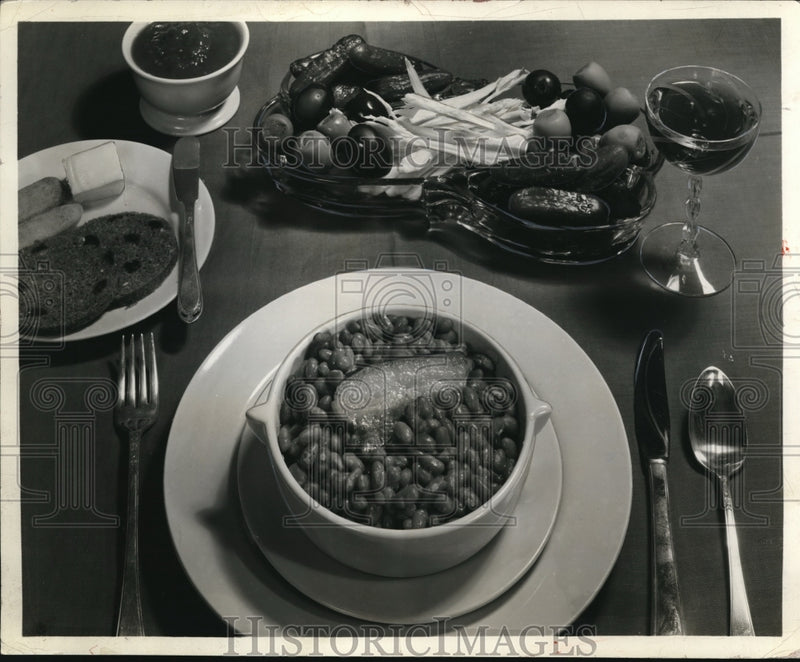 Load image into Gallery viewer, 1938 Press Photo Pork and Beans dinner is accompanied by toast and fresh veggies
