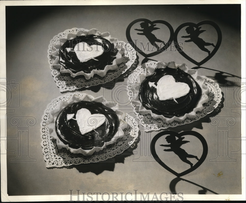 1937 Press Photo Valentine's Cake
