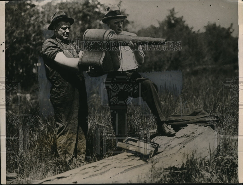 1922 Press Photo Edward Jeffrey and William Ney searched for Huronian Relics.