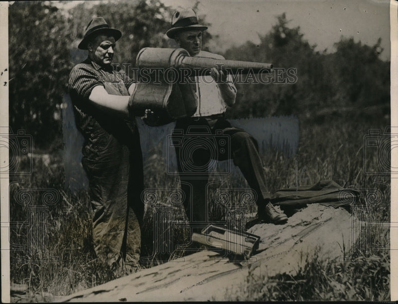Load image into Gallery viewer, 1922 Press Photo Edward Jeffrey and William Ney searched for Huronian Relics.
